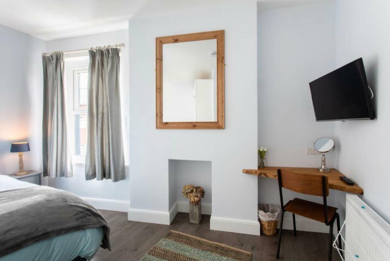 Beautiful Two Bed Mumbles Flat - With Parking Space Екстериор снимка