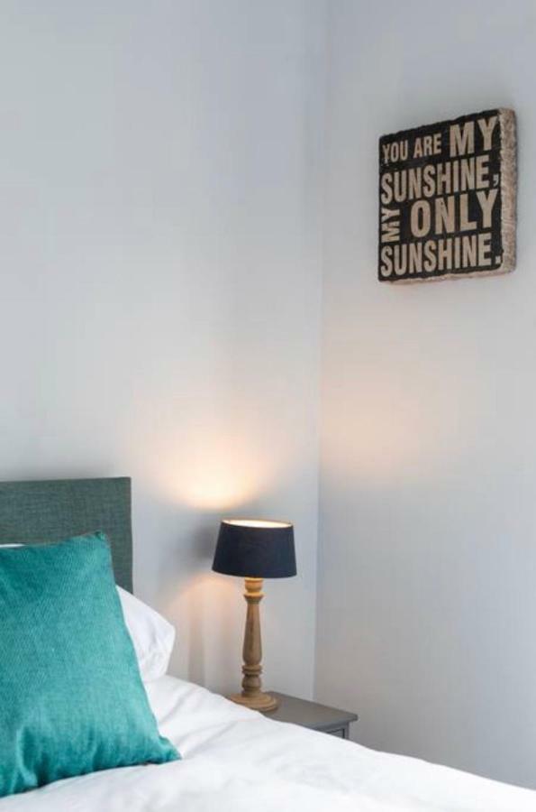 Beautiful Two Bed Mumbles Flat - With Parking Space Екстериор снимка